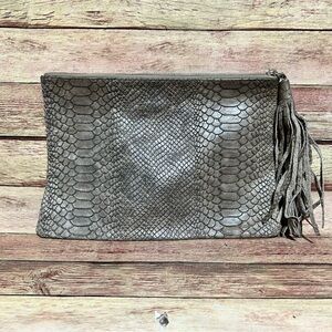Monserat De Luca Demente Clutch